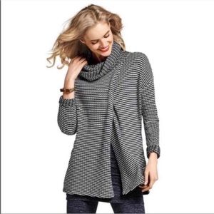 Cabi Fergie Black and White Turtleneck Sweater Style 3167